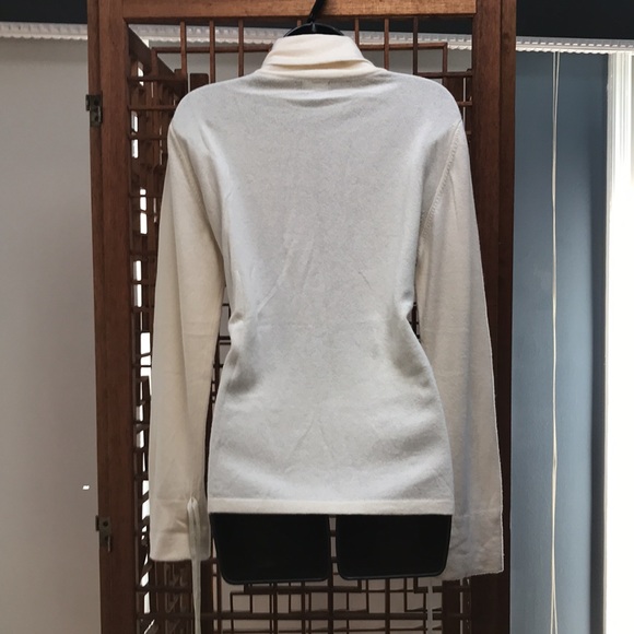 NWT-United Colors of Benetton- Cream wool/nylon and cashmere sweater. Size M - Picture 4 of 7